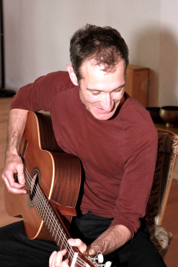 Bernhard Staudt an der Gitarre